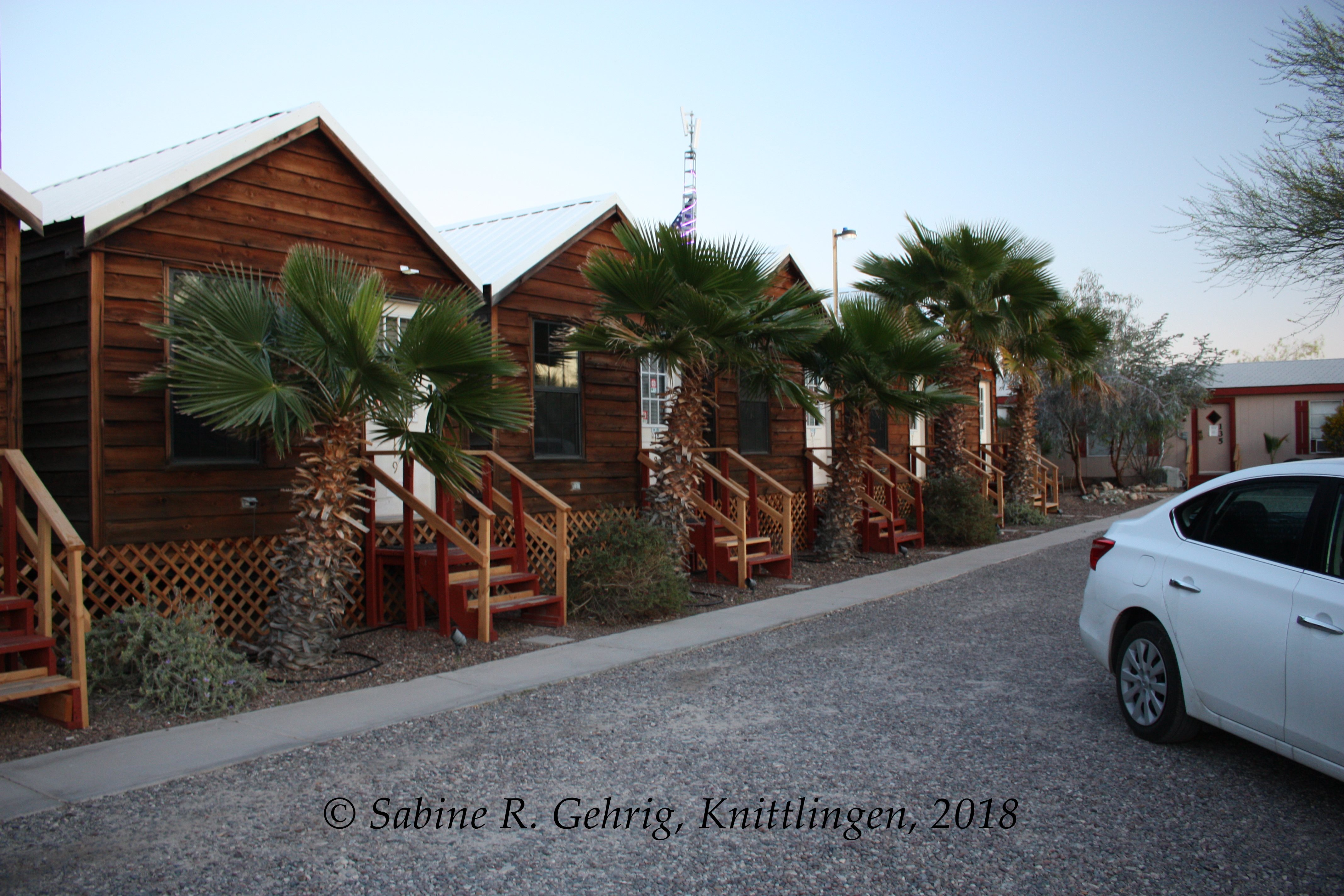 IMG_0591-Ajo - La Siesta Motel - ganz links meine Cabin 119