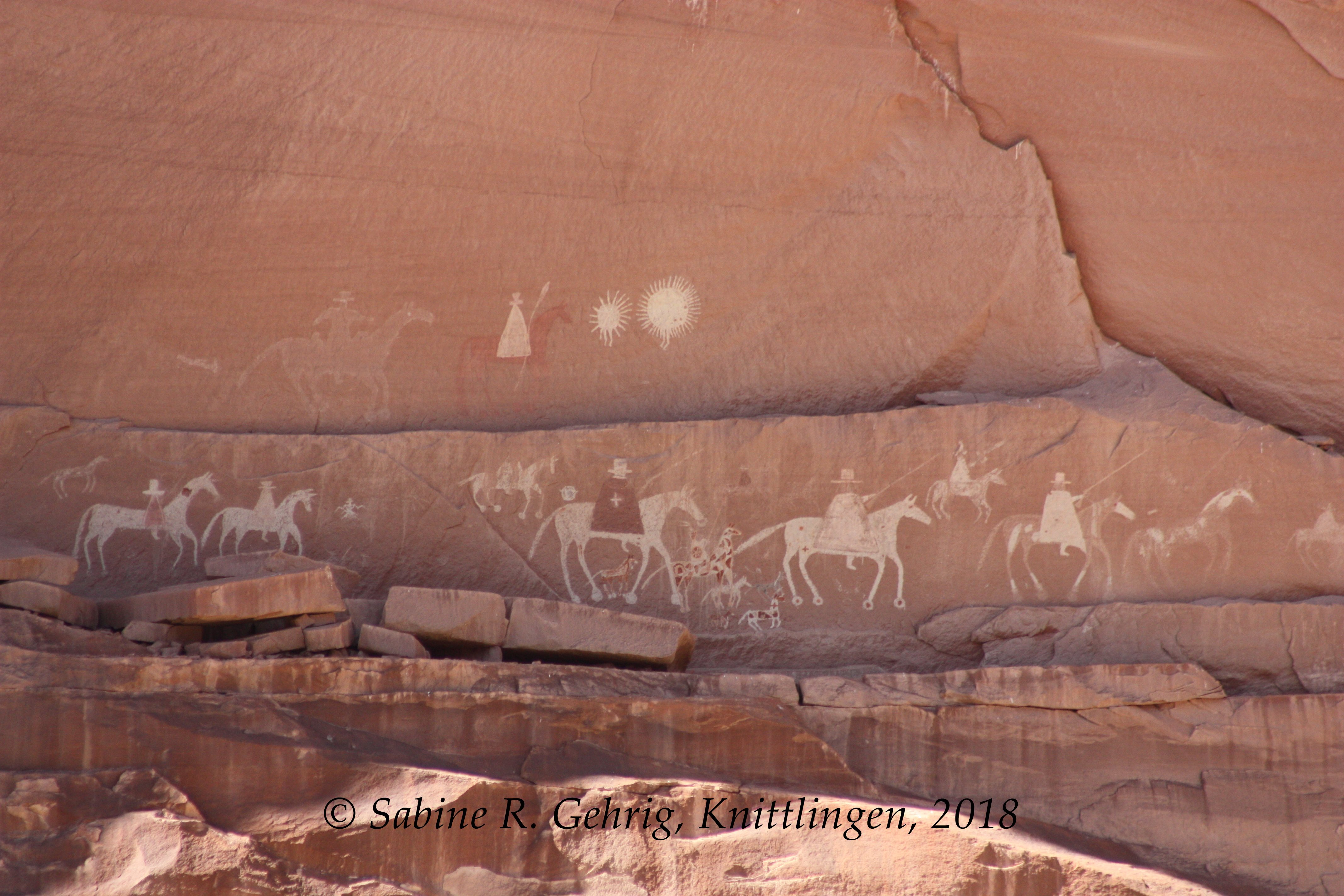 IMG_1526-Canyon de Chelly NM - Tour - Pictograph - Einzug der Spanier mit Priester
