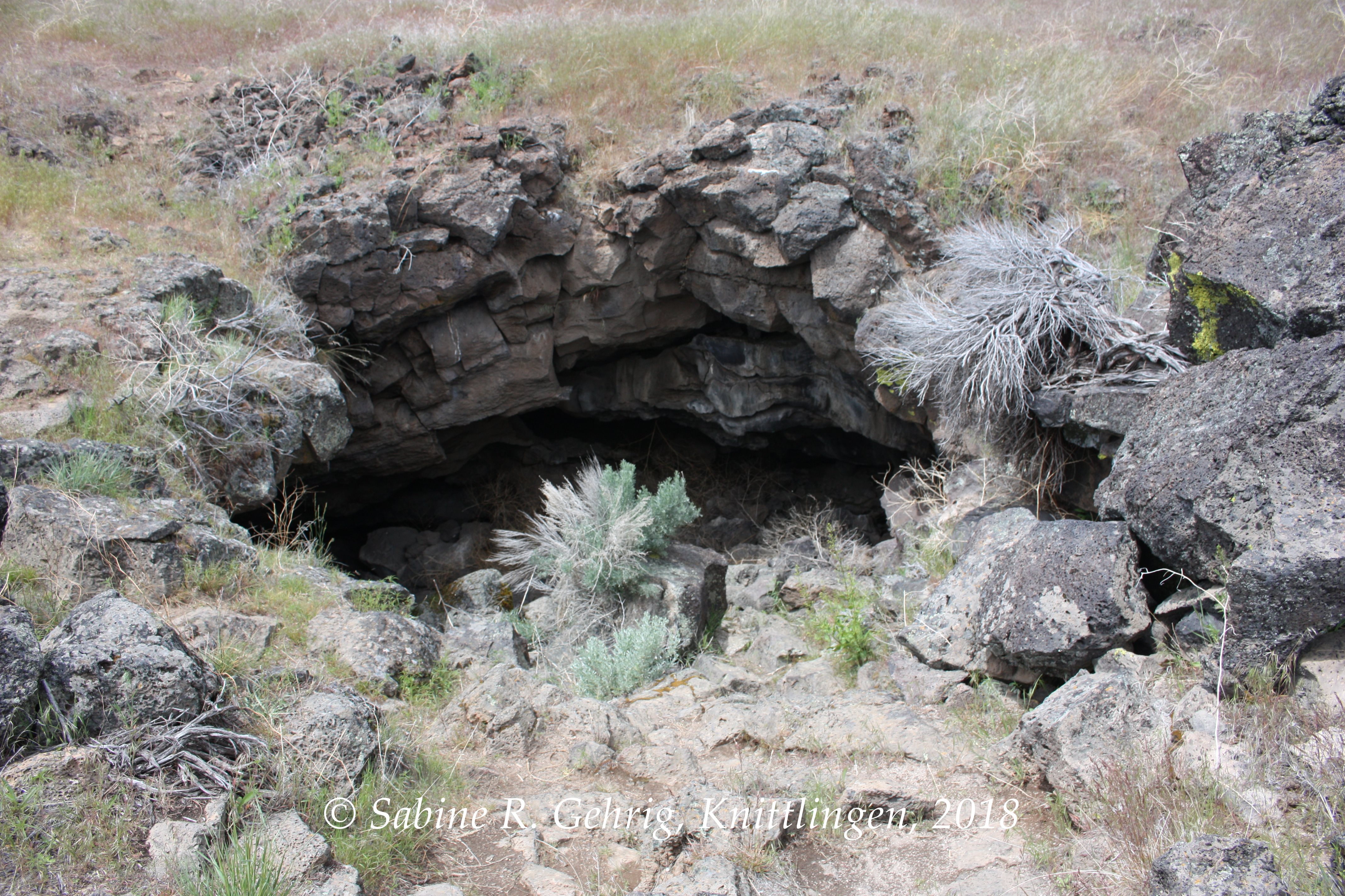 IMG_8095-Lava Beds NM - Cpt. Jacks Stronghold Trail - Cpt. Jacks Cave