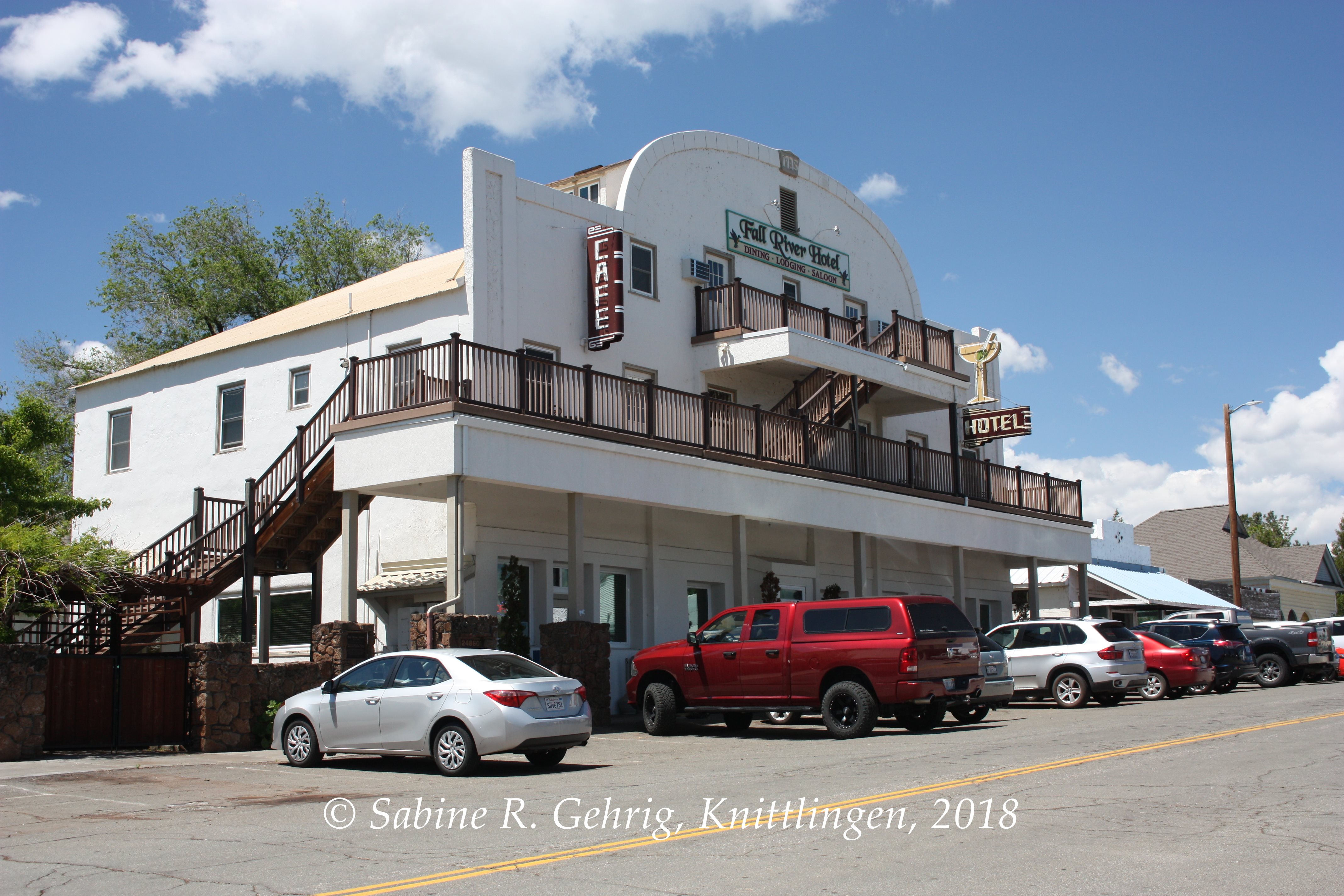 IMG_8259-Fall River Mills - Fall River Hotel - Außenansicht