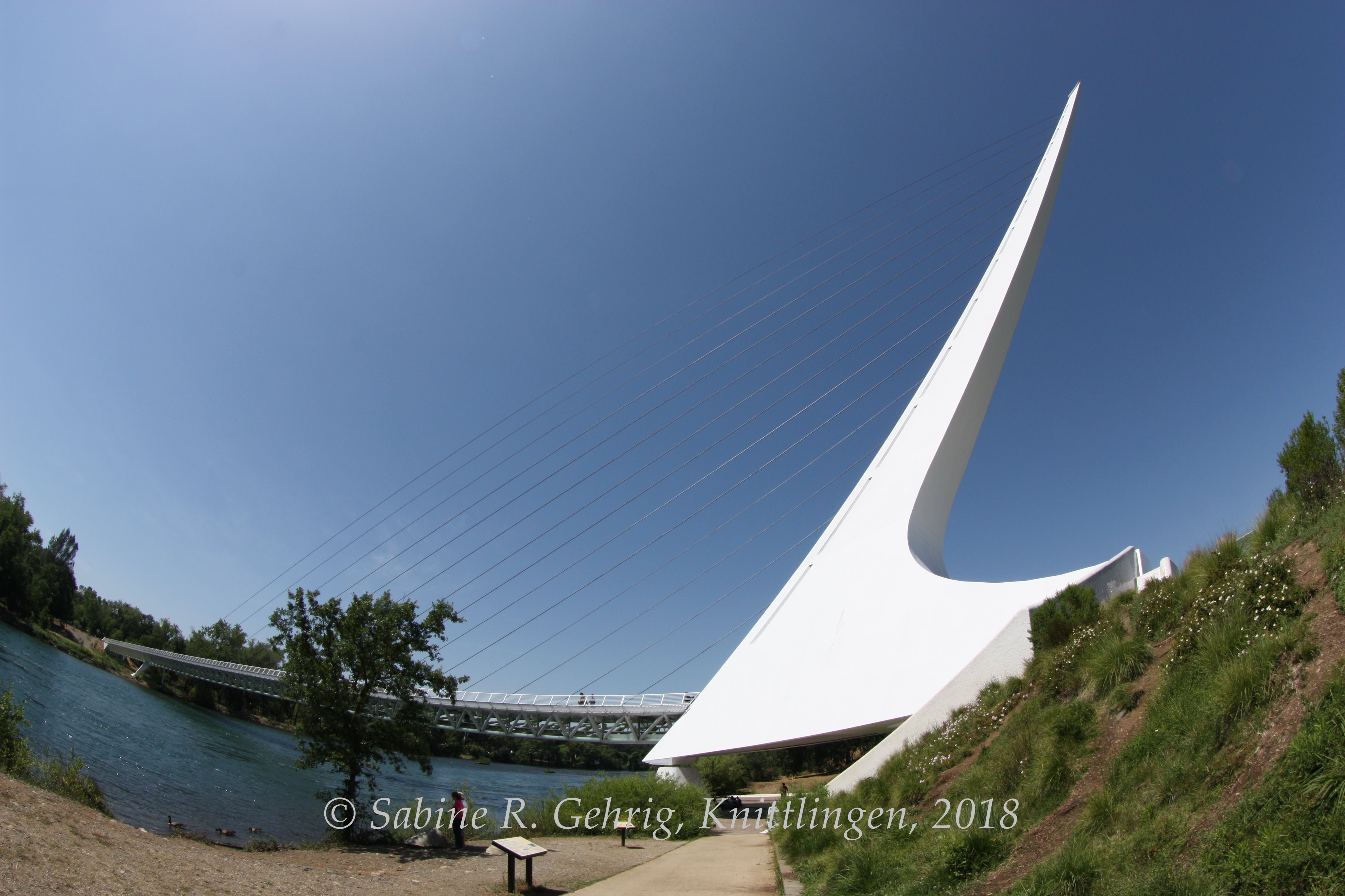 IMG_8433-Redding - Sundial Bridge - gesamte Brücke von Süden