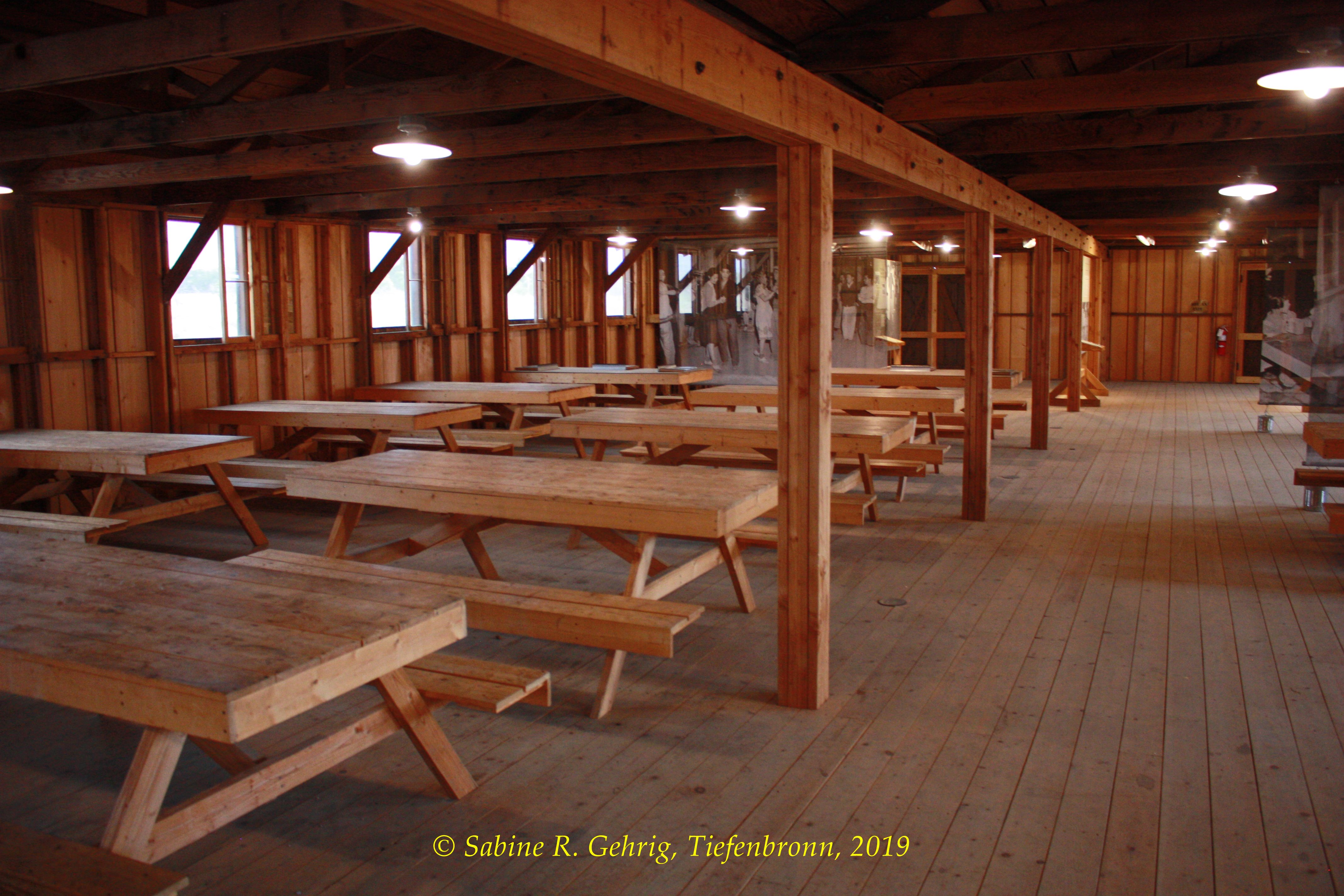 IMG_0280-Manzanar NHS - Block 14 - Mess Hall - Innenraum mit Esstischen