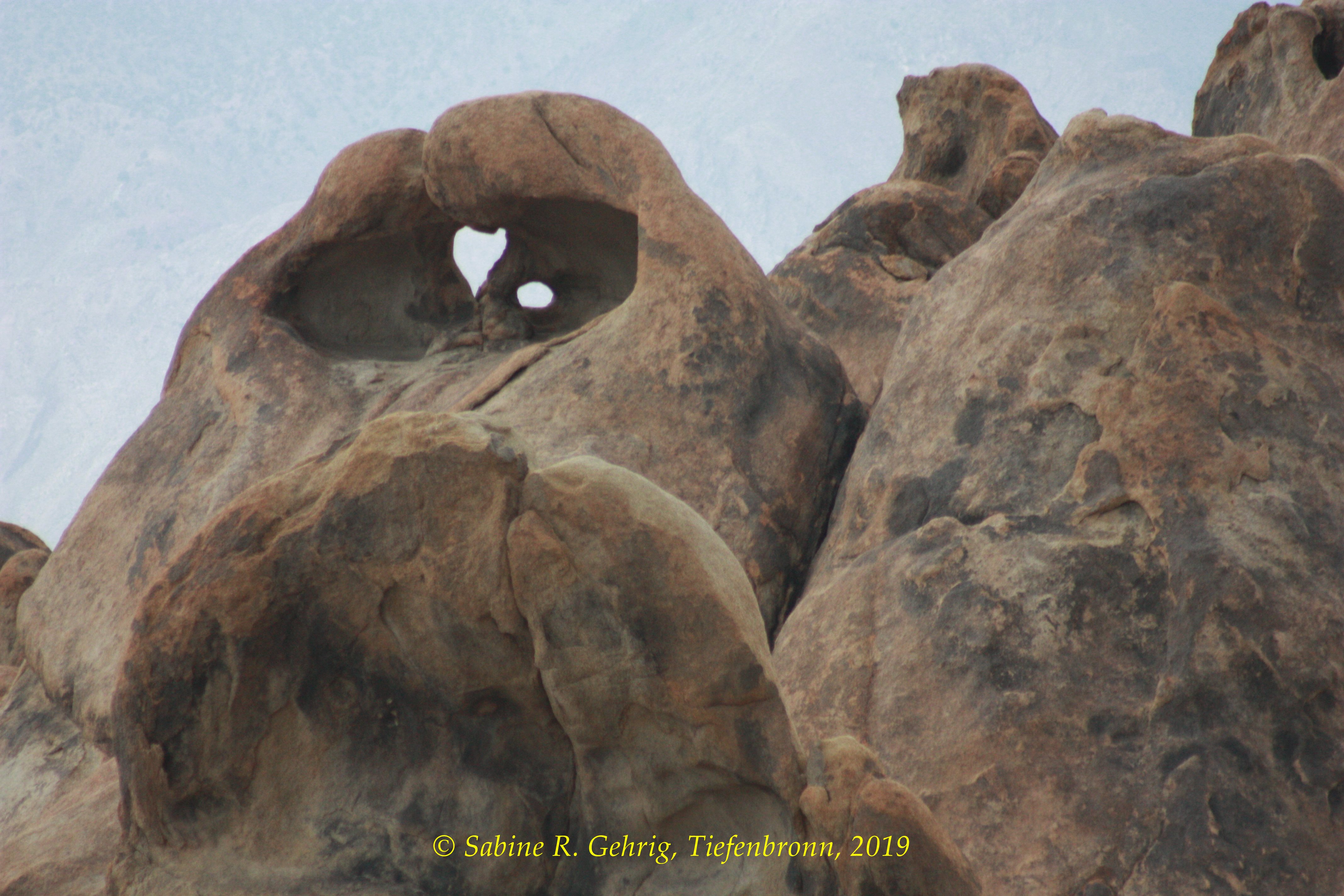 IMG_0340-Alabama Hills - Movie Road - Heart Arch - nah