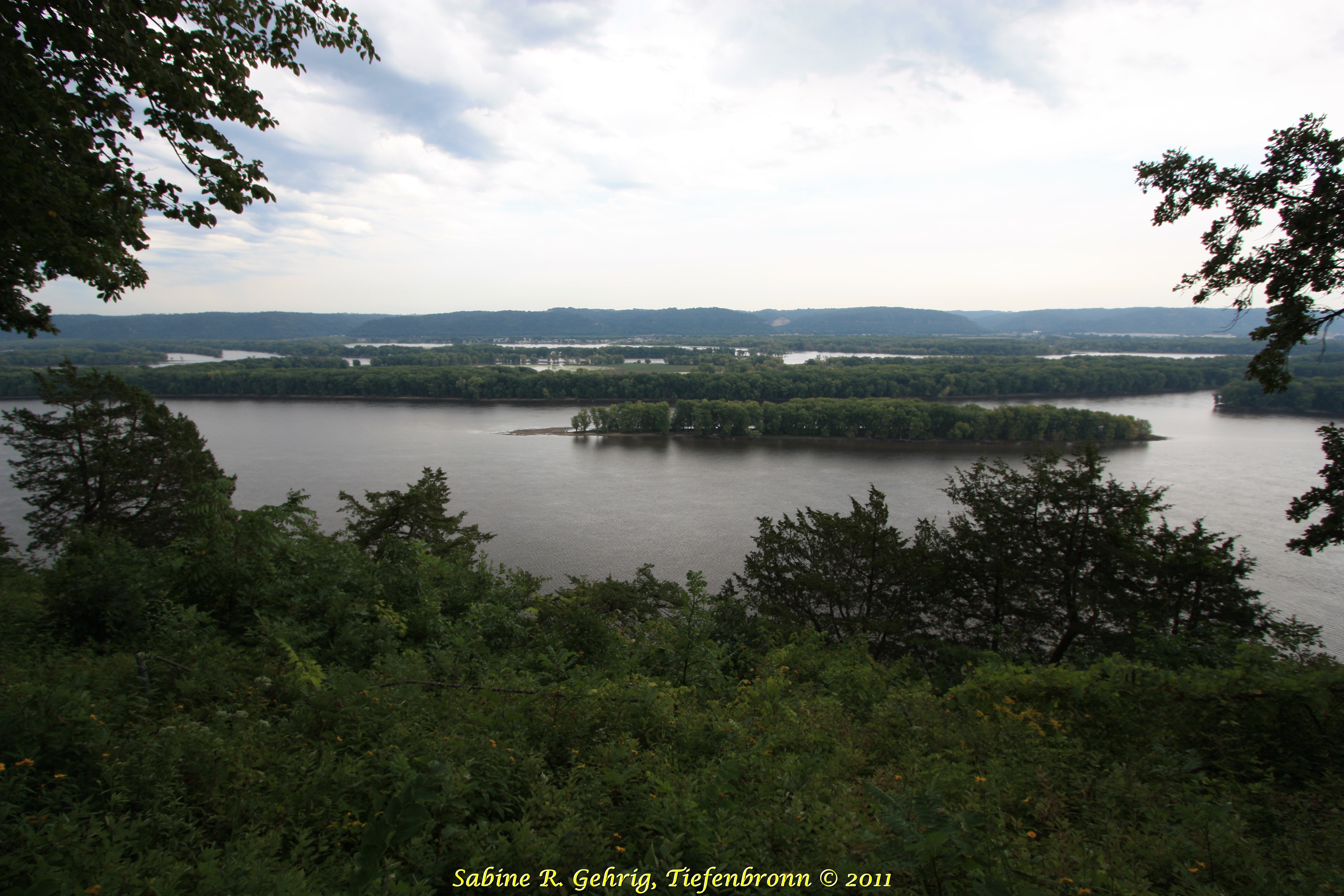 IMG_1932 - EMNM - Fire Point Trail - Blick über Mississippi nach WI