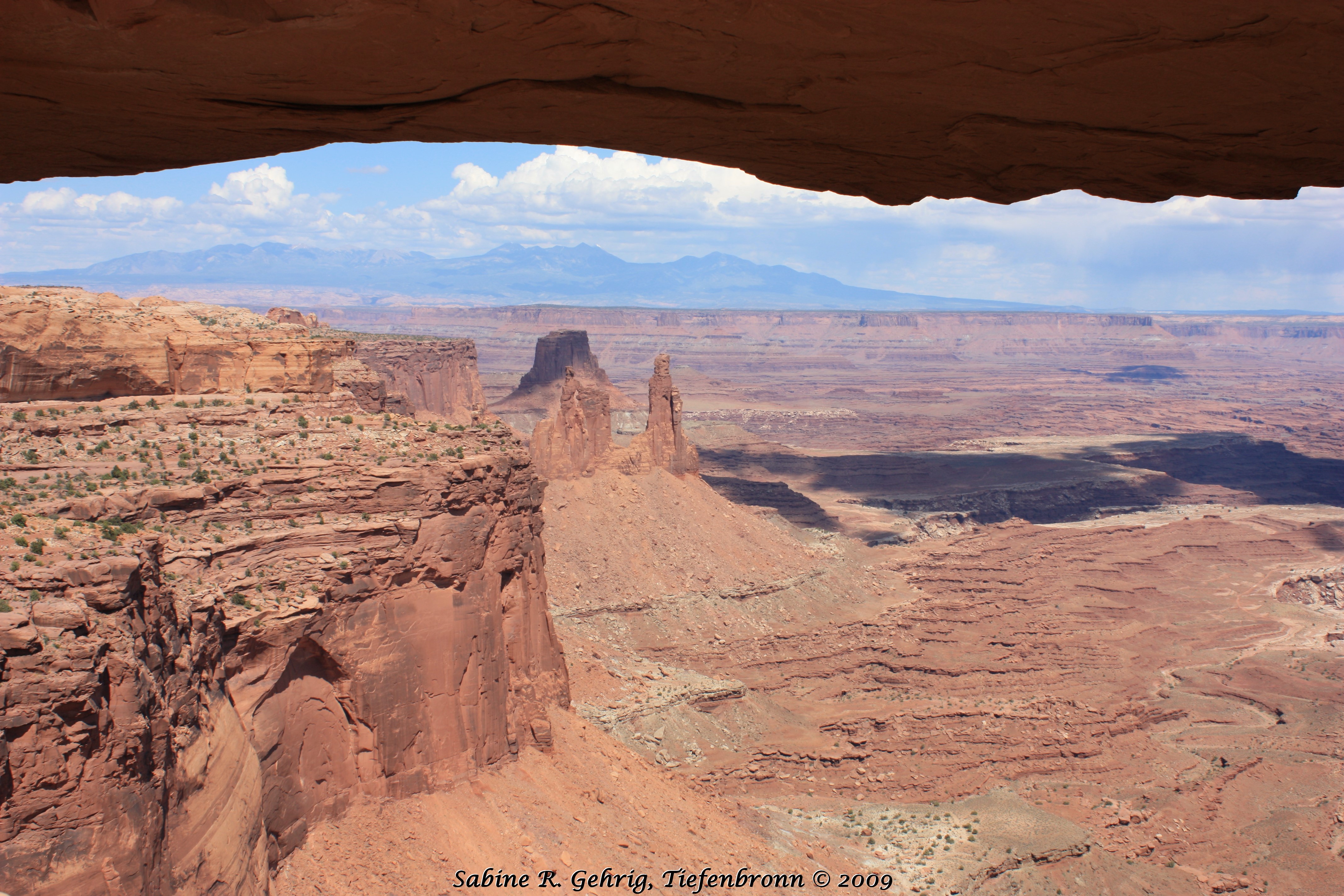 IMG_0563 - Canyonlands NP - Island Sky - Mesa Arch Trail - Blick durch Mesa Arch