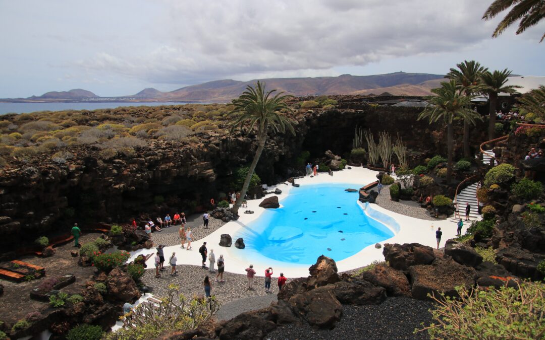 Mittagessen im ‚Lavatunnel‘ – möglich in Jameos del Agua auf Lanzarote